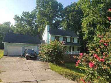 Main picture of 293 Glenn Oak Dr