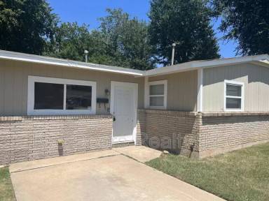 Main picture of 405 Armstrong St