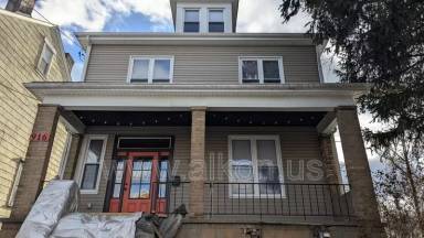 Main picture of 916 Deely St