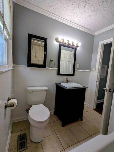 Main picture of 2732 Barton St