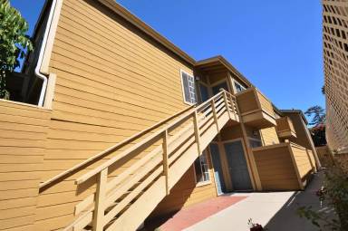 Main picture of 12142 Oxnard St