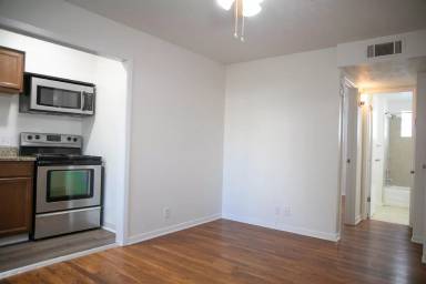 Main picture of 4916 California St