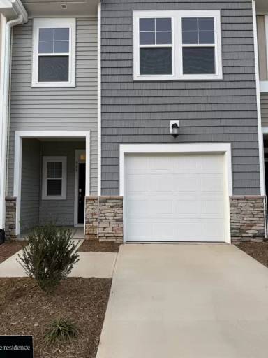 Main picture of 909 Pilot St