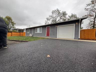 Main picture of 180 SE Darrell Ave
