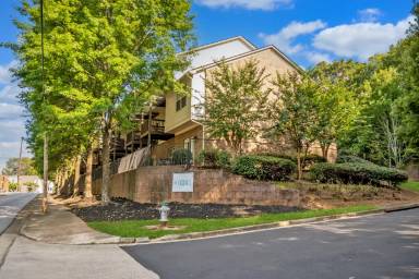 Main picture of 270 Strickland Ave