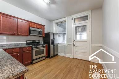 Main picture of 1317 W Foster Ave