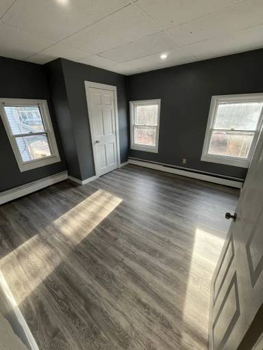 Main picture of 186 Center St