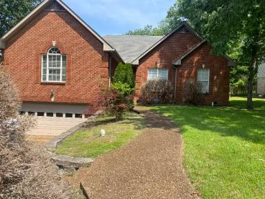 Main picture of 105 Bentree Dr