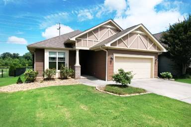 Main picture of 955 Dodie Dr