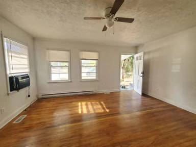 Main picture of 211 S 5th St
