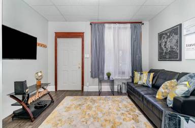 Main picture of 209 N College St