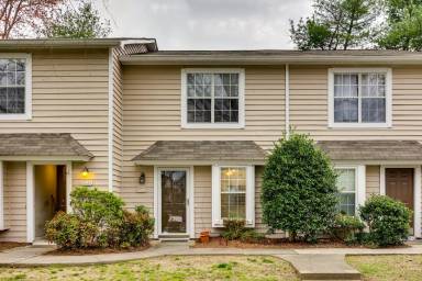 Main picture of 704 Heritage Pkwy