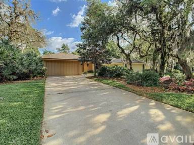 Main picture of 697 Saint Andrews Cir