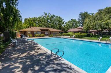 Main picture of 236 Red Oak Dr E