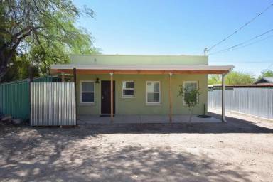 Main picture of 615 E Helen St