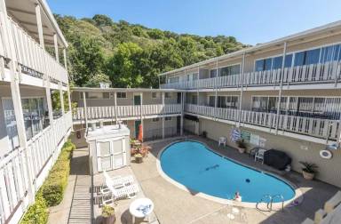 Main picture of Carlmont Hillls Apartments