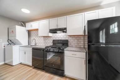 Main picture of 1075 Oak St