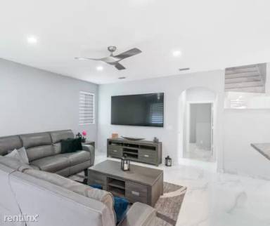Main picture of 13146 SW 32nd St