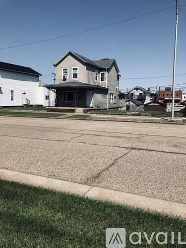 Main picture of 935 3rd St