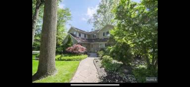 Main picture of 4 Mellon Ln