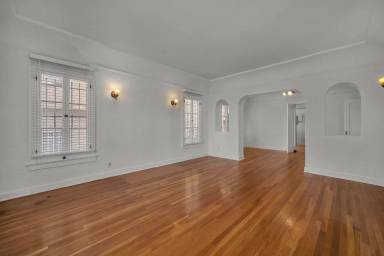 Main picture of 1115 Queen Anne Pl