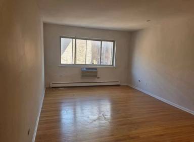 Main picture of 1055 W Catalpa Apartments