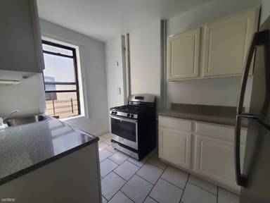 Main picture of 656 W 171st St