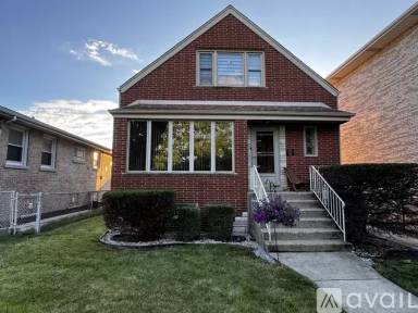Main picture of 5640 S Narragansett Ave