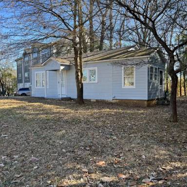 Main picture of 2621 Dr Carver Rd
