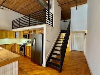 Main picture of 3026 Commerce St
