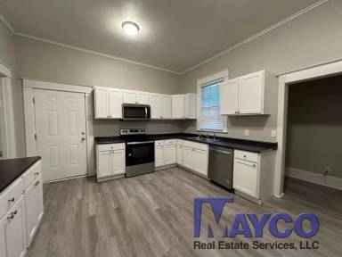 Main picture of 442 Robinson Pl