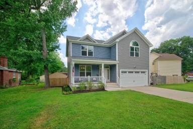 Main picture of 2700 Rodgers St