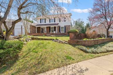 Main picture of 1 Sunnymeade Ct