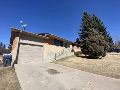 Main picture of 704 Golden Hill St