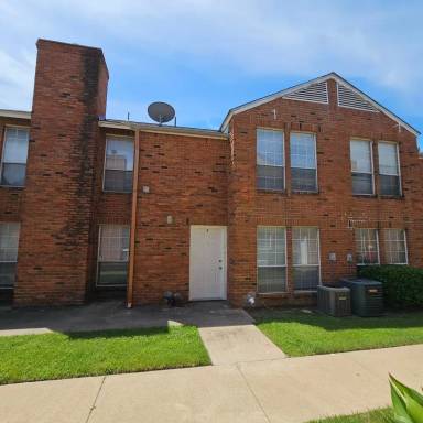 Main picture of 1400 Darr St