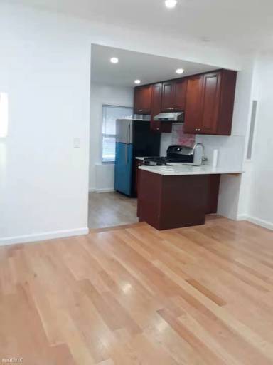 Main picture of 1726 W 10th St