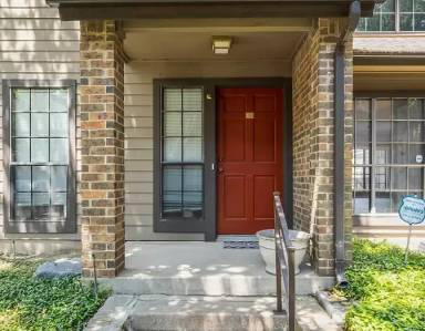 Main picture of 9910 Royal Ln