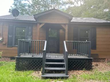Main picture of 1024 Bendat St