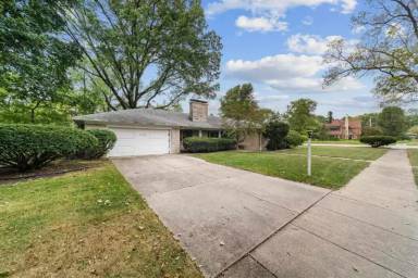 Main picture of 415 N Coquillard Dr