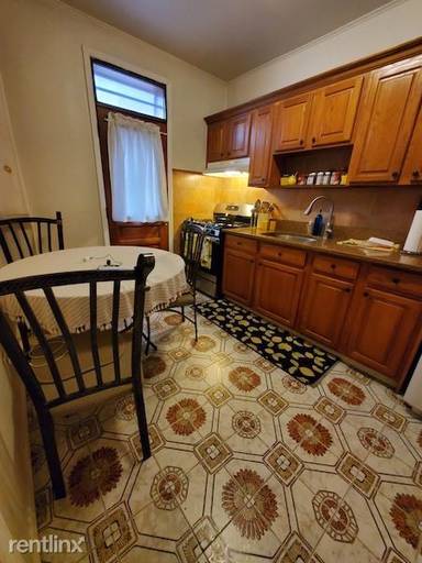 Main picture of 2459 32nd St
