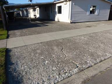 Main picture of 122 W 2nd St