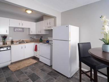 Main picture of 616 NE 38th St