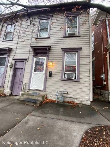 Main picture of 111 E Pomfret St