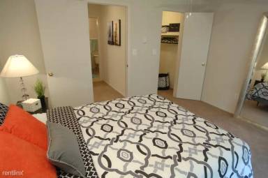 Main picture of Village Oaks Apartments