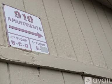 Main picture of 910 Oakland Rd
