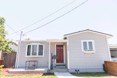 Main picture of 866 Cedar Ave