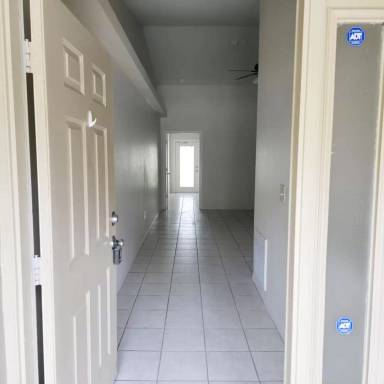 Main picture of 2584 Landover Blvd