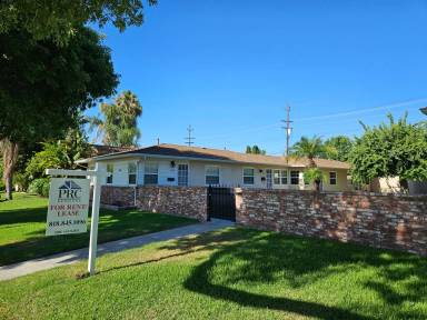 Main picture of 1649 N Hollywood Way