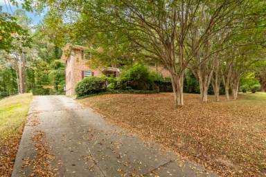 Main picture of 2211 Morehead Ave