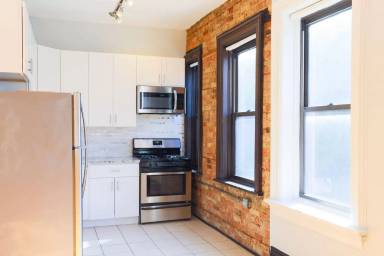 Main picture of 2315 N Halsted St